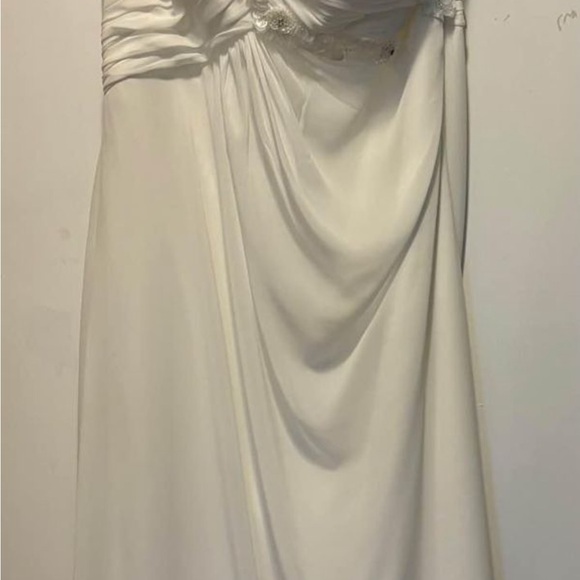 Elegant gown - Picture 2 of 3